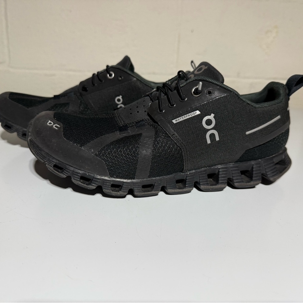 On Running WATERPROOF BLACK SLIP ON sneakers